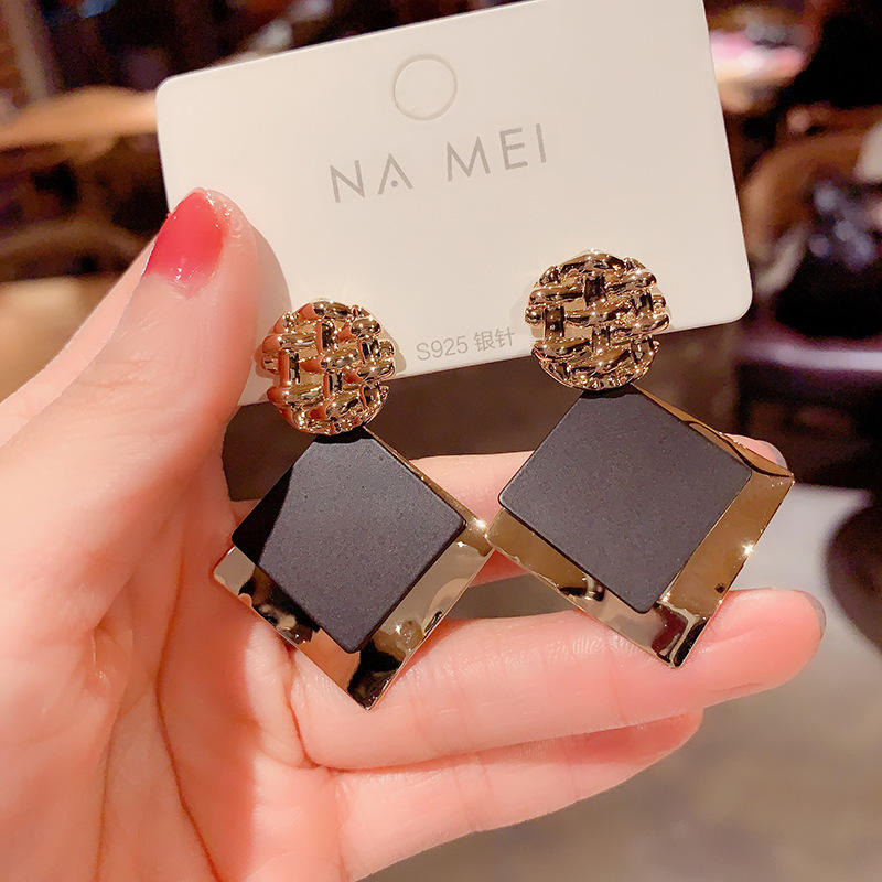 Fashion Gold Plated Black Geometric Square Earrings Black Geometric Sequin Metal Korean Trendy Dangle Earrings